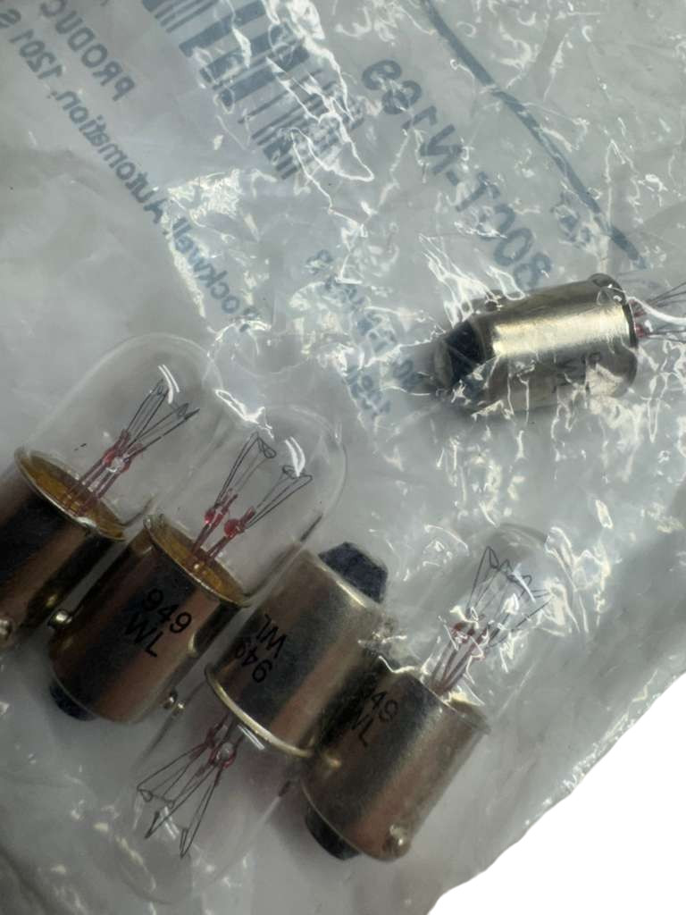 (Pack of 5) Allen-Bradley 800T-N169 Lamp Light Bulb, 130V, 949WL *Free Shipping*