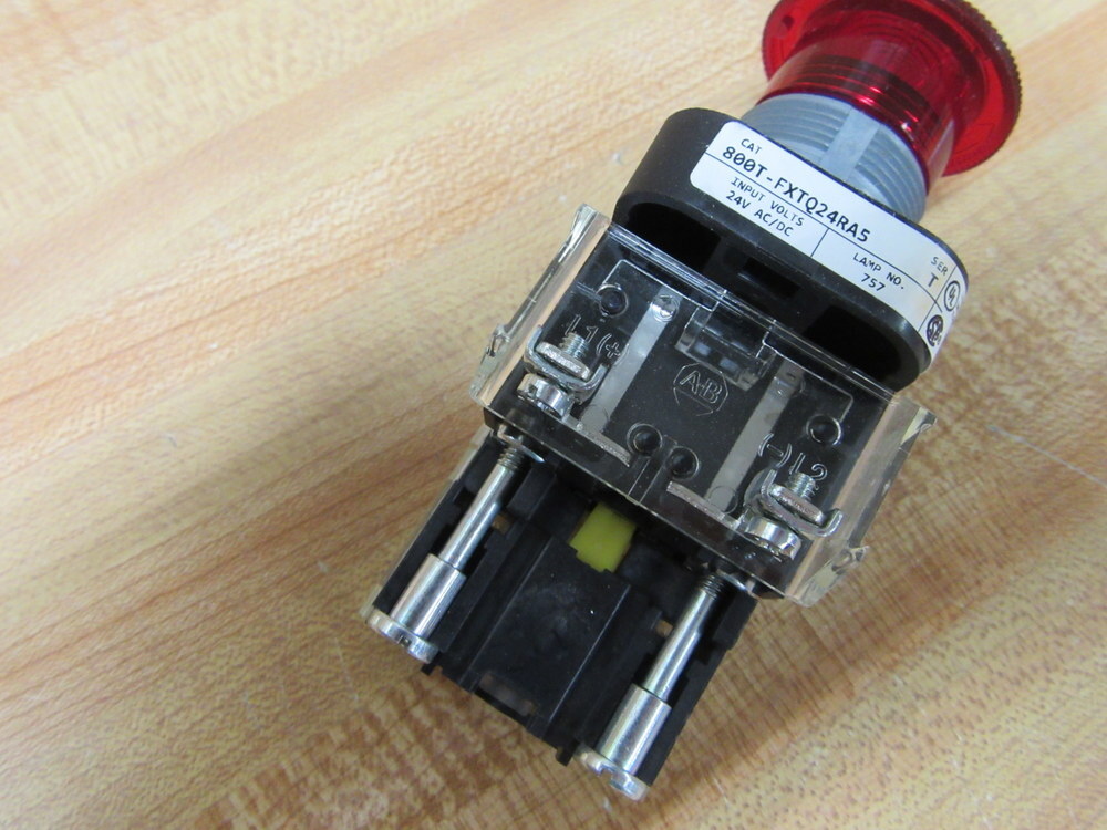 Allen Bradley 800T-FXTQ24RA5 Push Button W/(2) 800T-XD4, (1) 800T-Blank