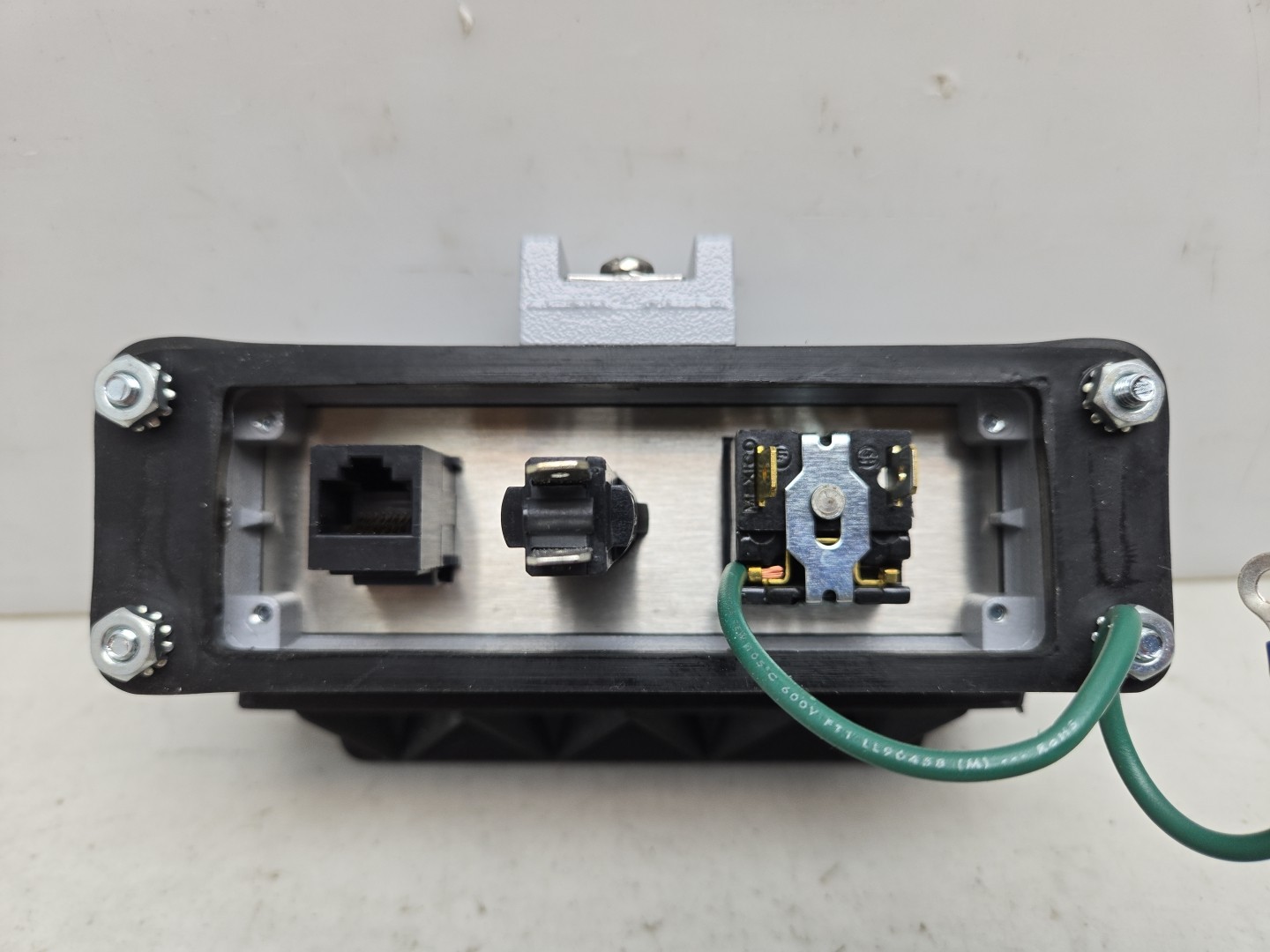 ILME CHI-24LS C-Type Bulkhead Mount Housing Single Lever Lid Rectangular Connect