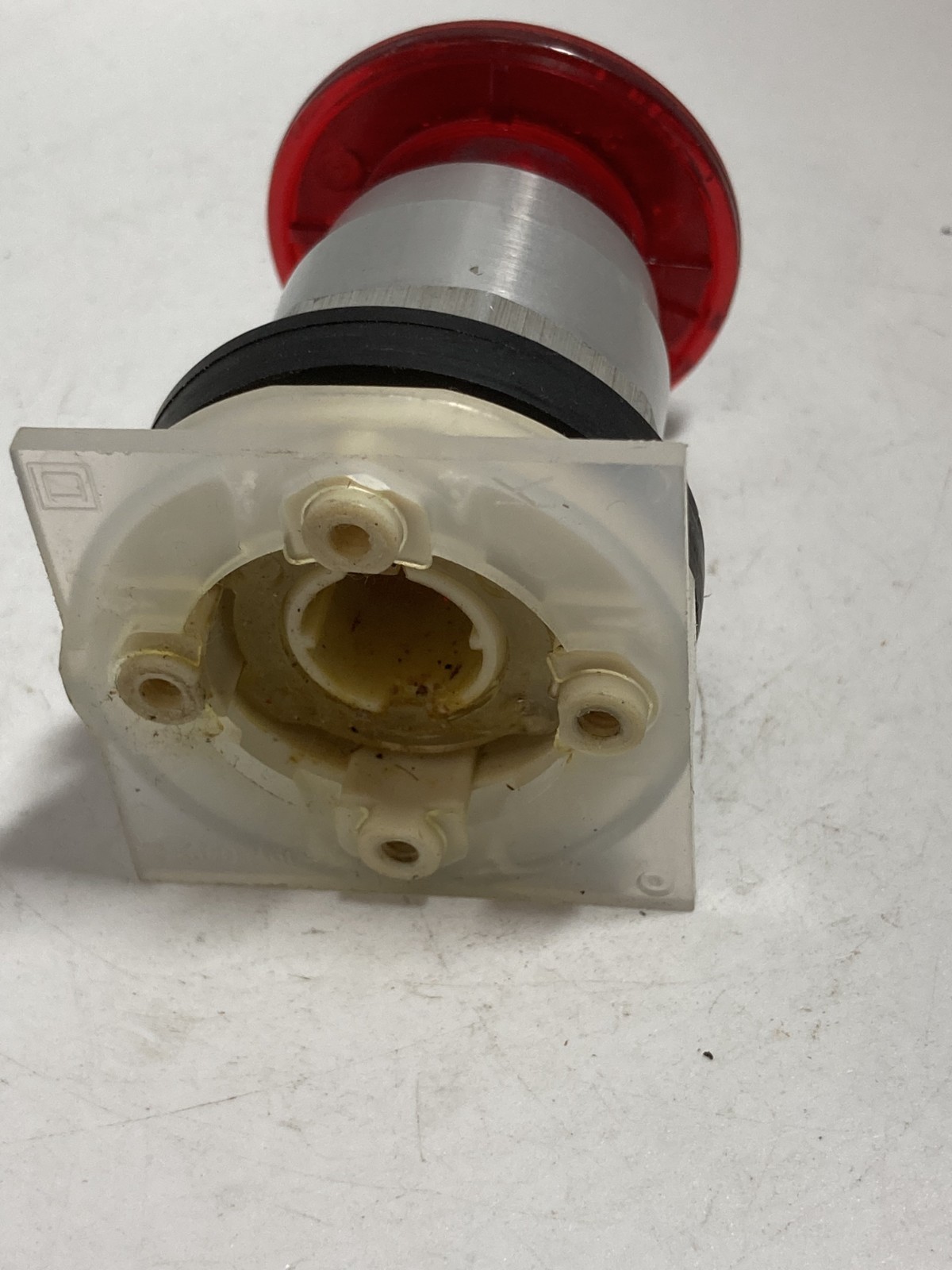 SQUARE D 9001-KR8R PUSHBUTTON OPERATOR RED ILL PUSH PULL