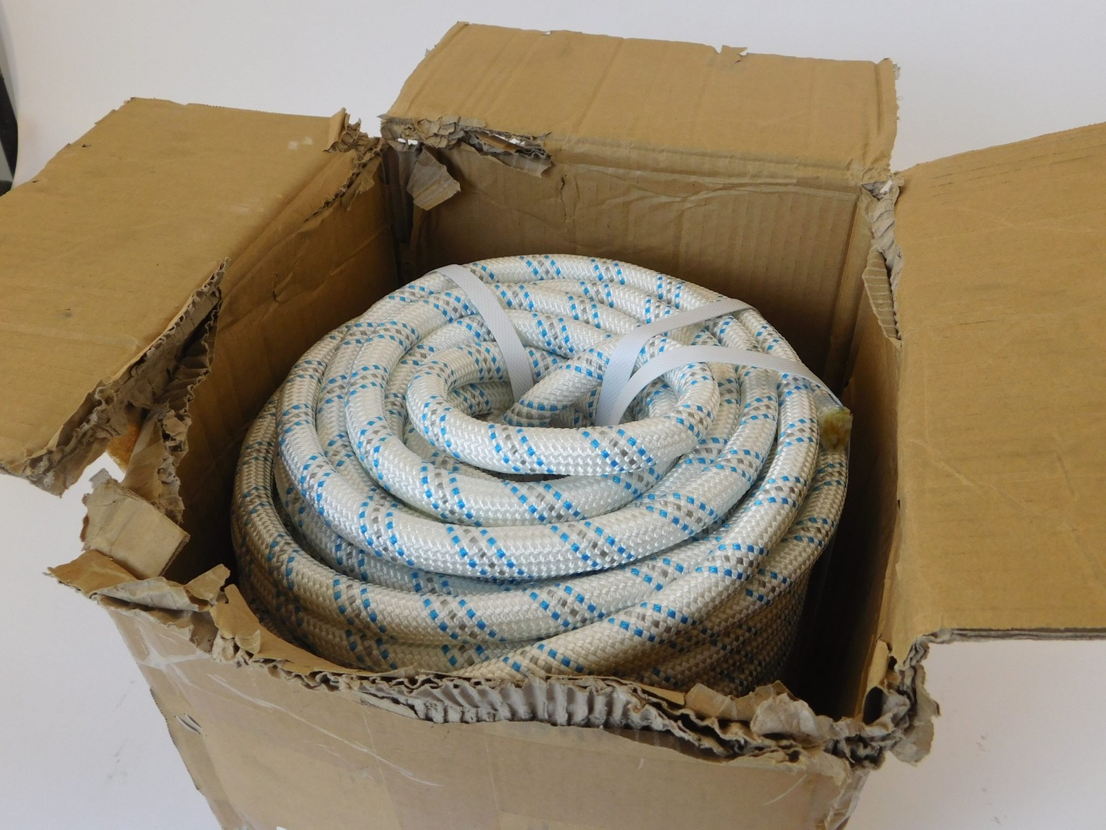 Findmall F8-020890 Polyester Arborist Bull Rope – NEW Surplus!
