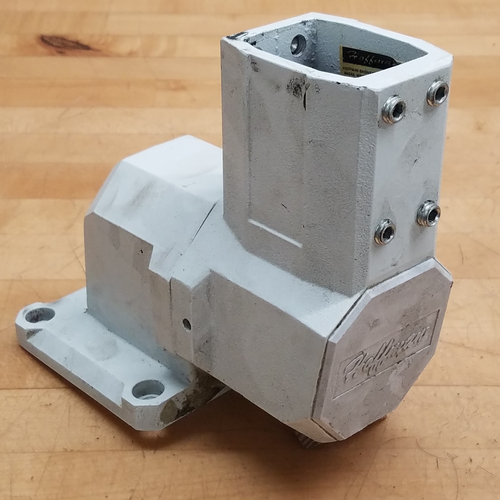 Hoffman C-CS2WJHLG Horizontal Wall Joint, Pendant Arm. CCS2WJHLG – USED