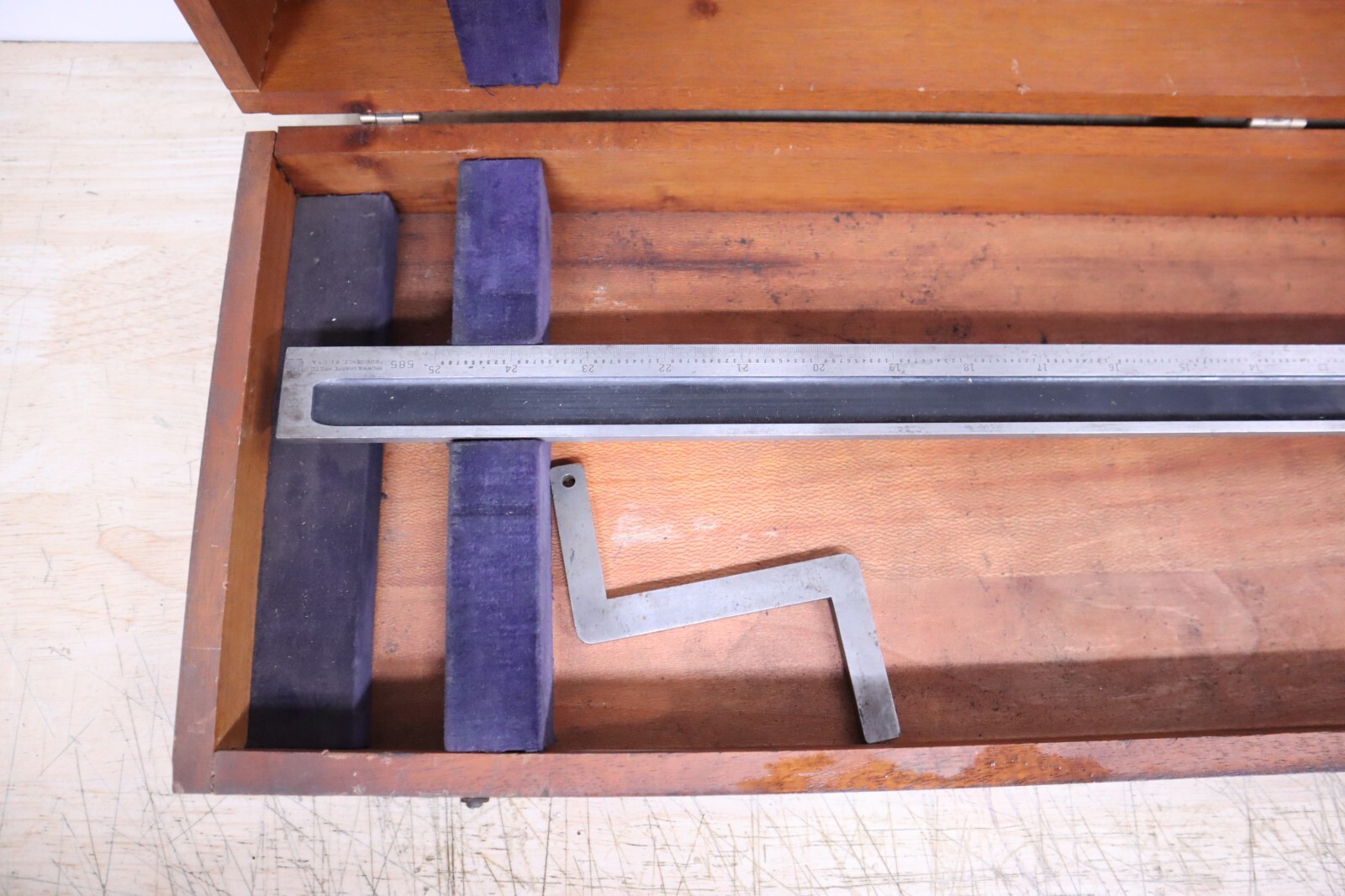 Nice Used Vintage Brown & Sharpe 585 Height Gage W/ Wooden Case 0-11″ Tools Weld
