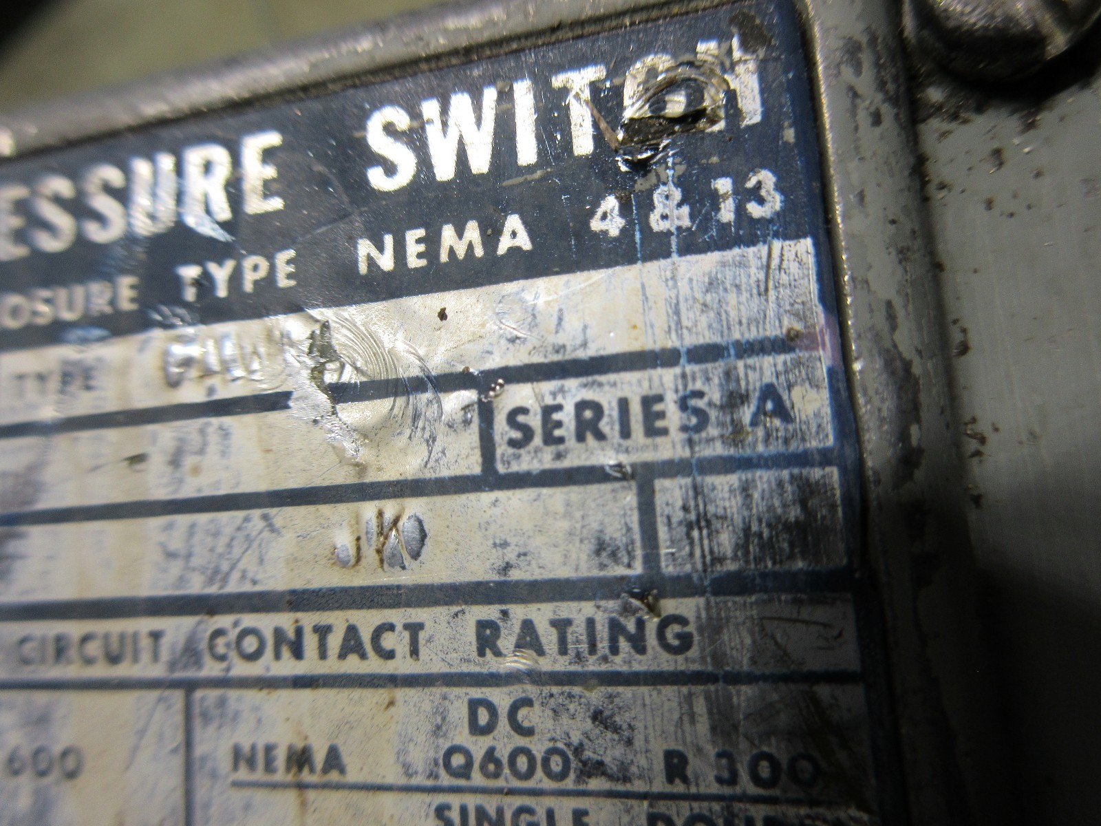 SQUARE D PRESSURE SWITCH ENCLOSURE TYPE NEMA 4&13 CLASS 9012 GAW