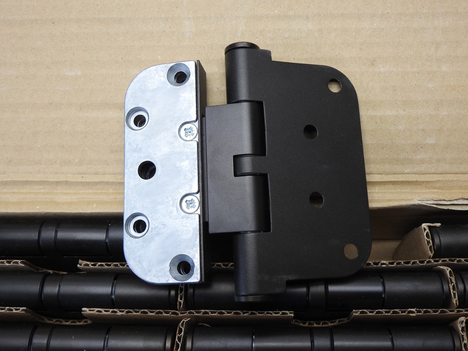 HOPPE Aluminum Matt Dark Bronze Effect F5-2 Adjustable Hinge (25/Box) – NEW!