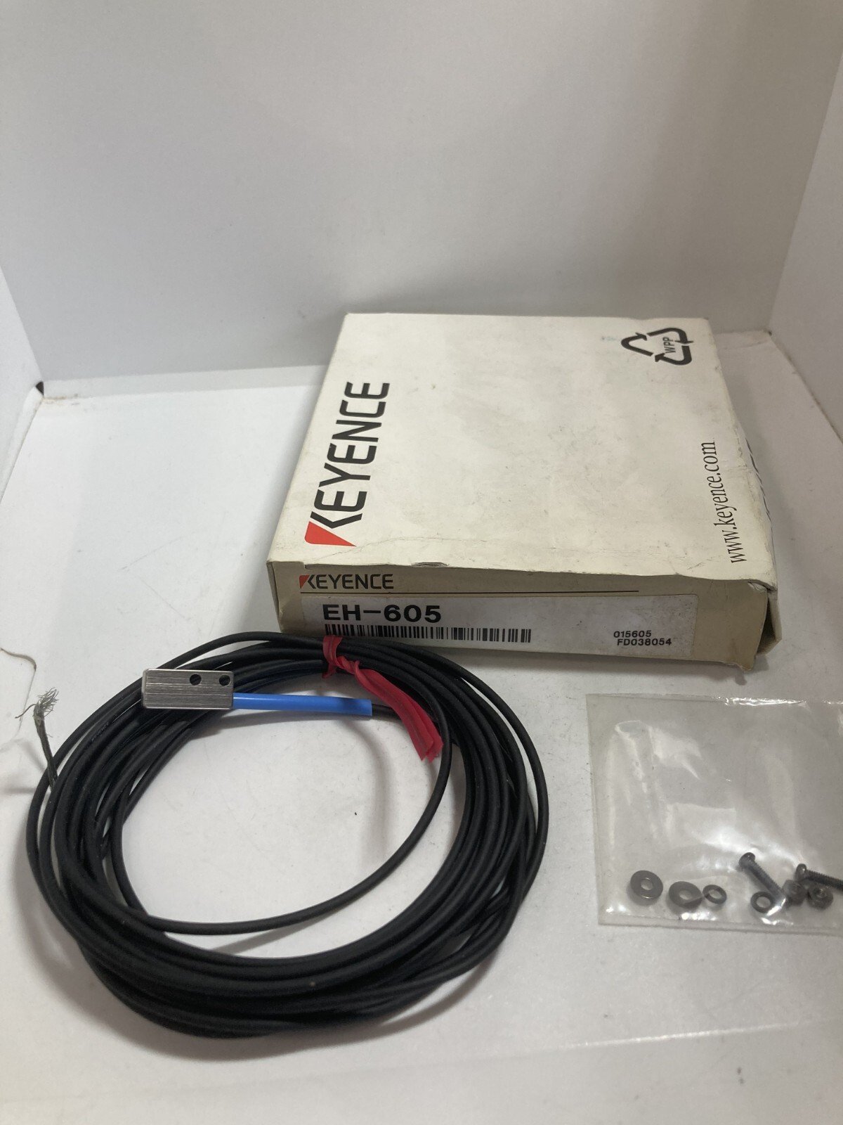 KEYENCE EH-605 SENSOR HEAD SHIELDED TYPE THIN 3MM SENSING NIB