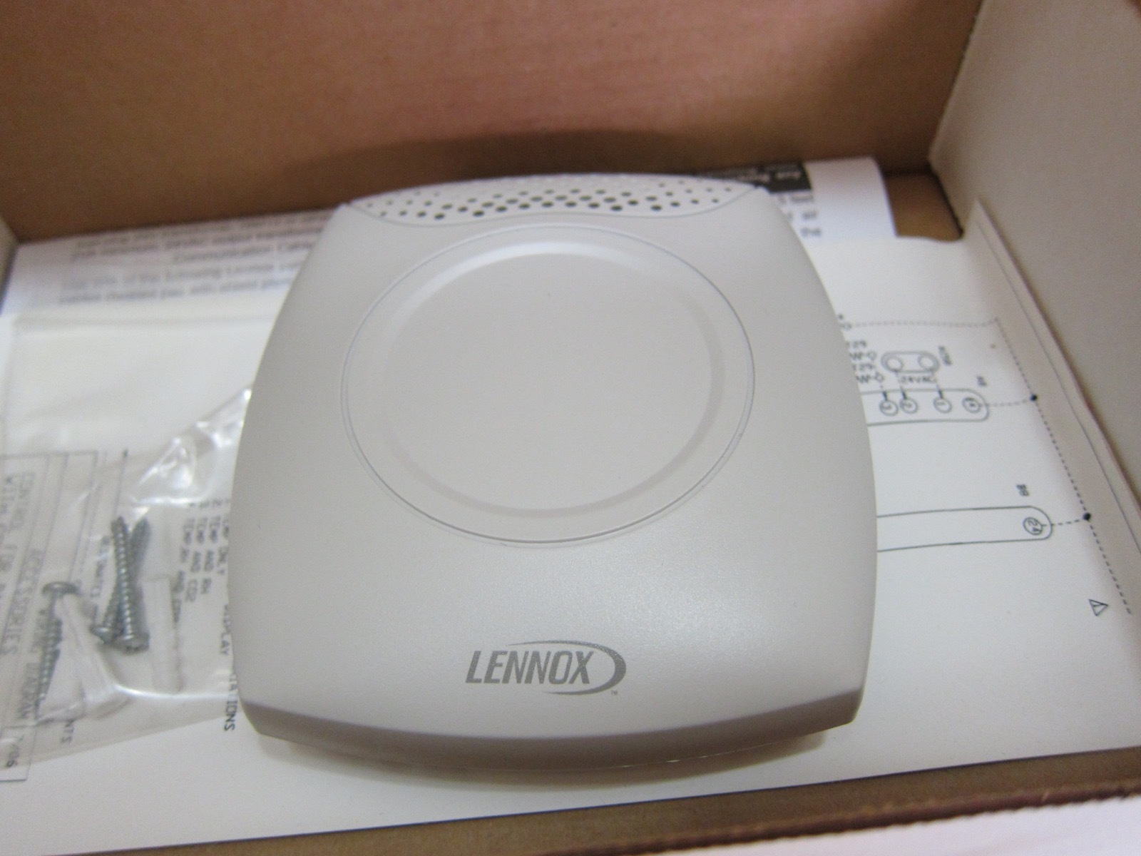 New in Box Lennox 18W62 Zoning Comfort Sensor Temperature CO2 Humidity 