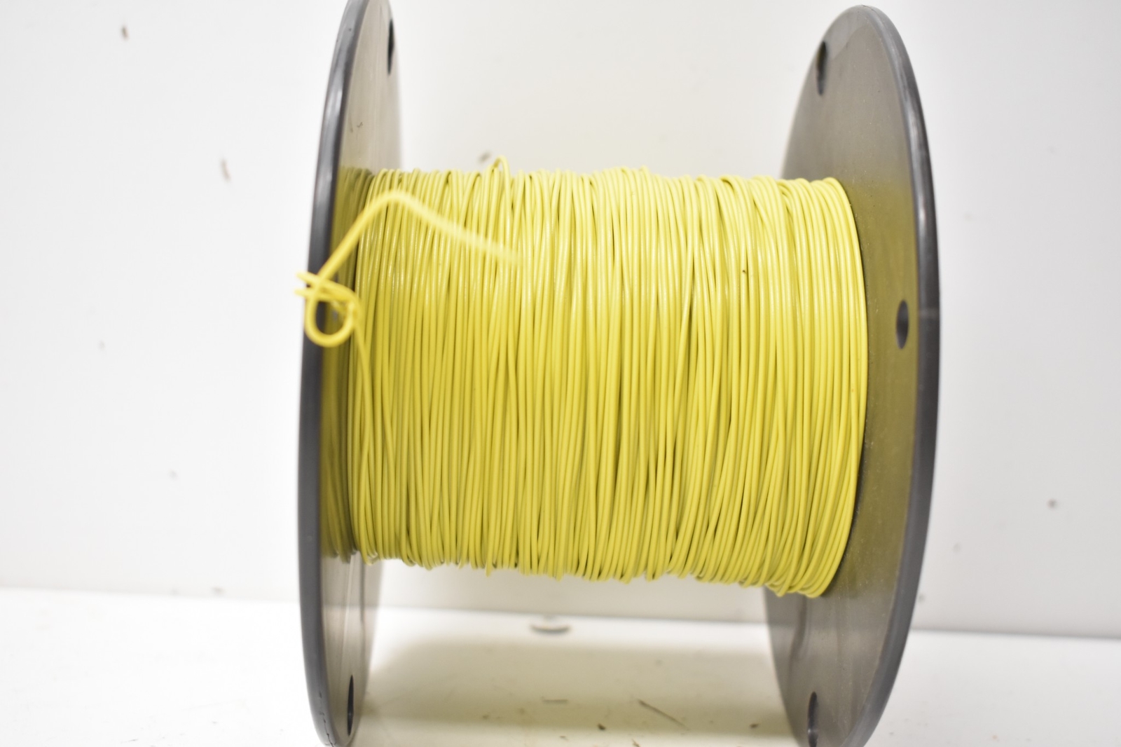 BELDEN 8503-004 YELLOW PVC HOOK-UP WIRE 22 AWG. QTY: 100 FEET PER SALE