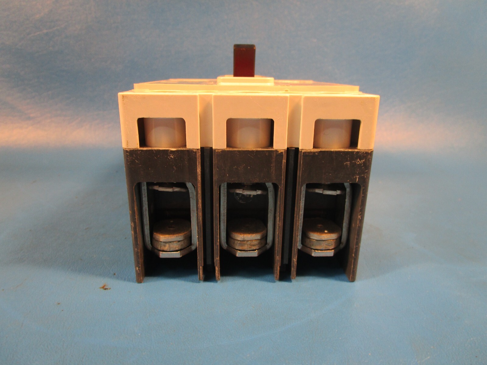 Eaton JGH3250FAZ1, Molded Case Breakers (MCCBs) JGH 3P 250A 600V 50/60Hz 3Ph J