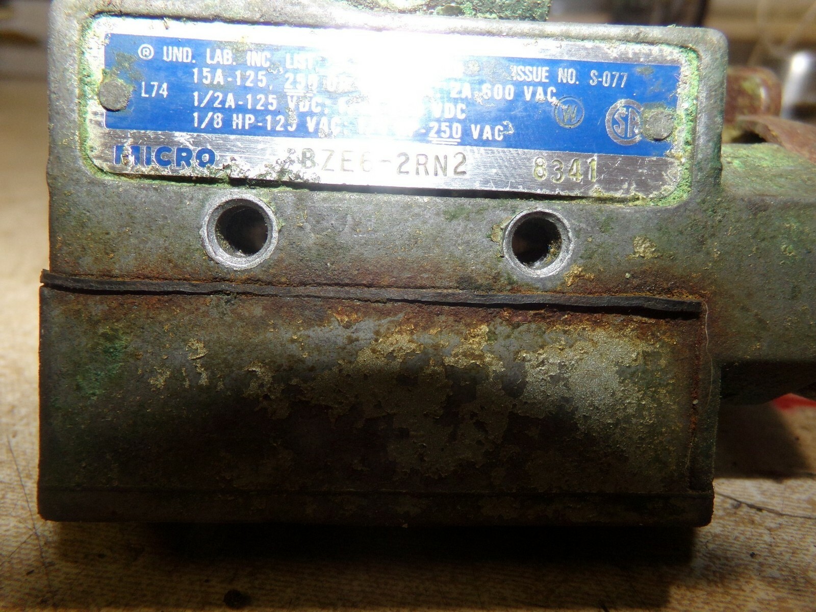 Micro BZE6-2RN2 8341 Limit Switch *FREE SHIPPING*