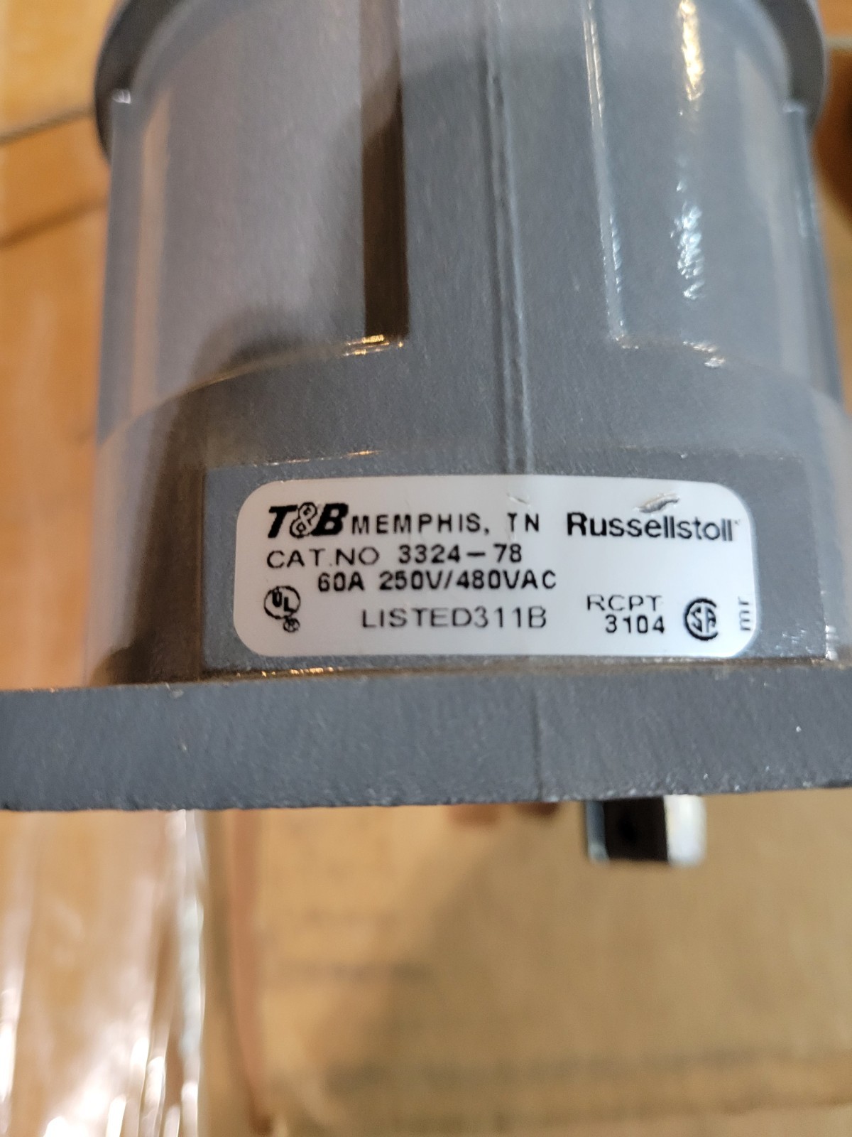 Thomas & Betts (Russellstoll) 3324-78 Receptacle Housing w Screw Cap
