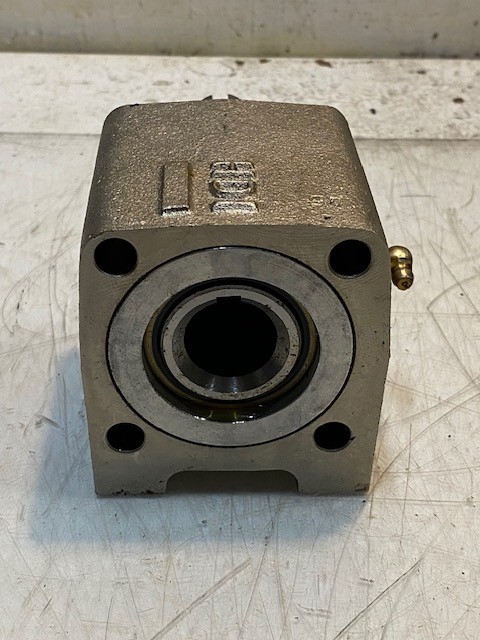 Overhung Load Adapter HD1 25mm Shaft OD 25mm Bore 10mm Holes 6″ L 3-1/16″ W