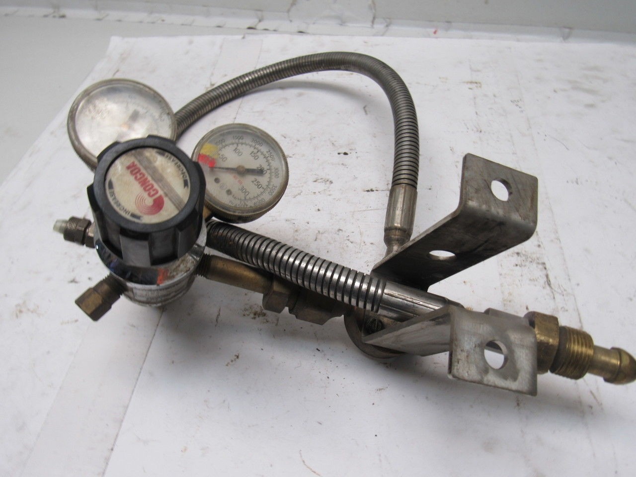 Concoa CGA 580 Inert Compressed Gas Regulator for Laser