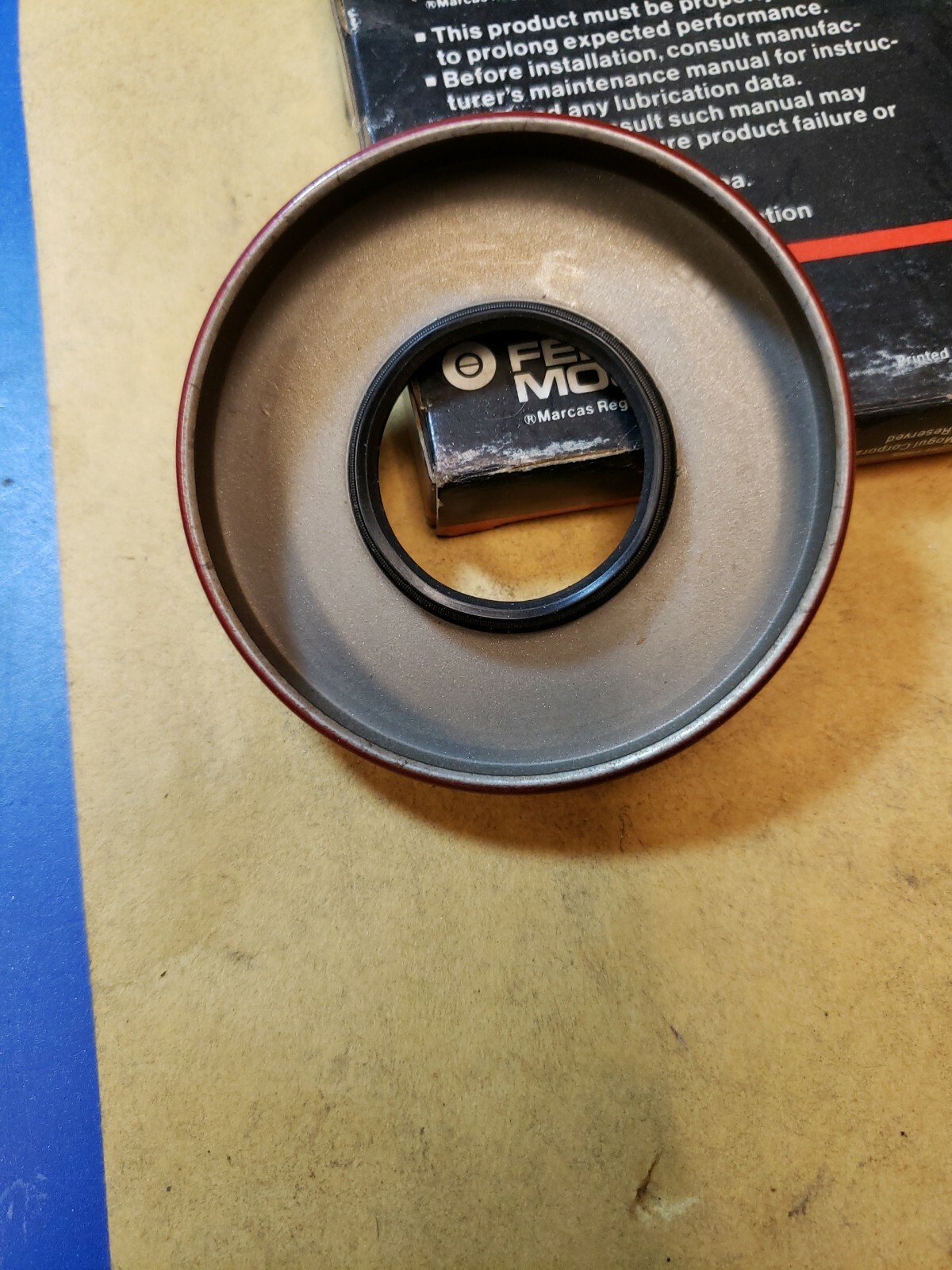 NOS National 470946 Oil Seal New In The Box F+S!