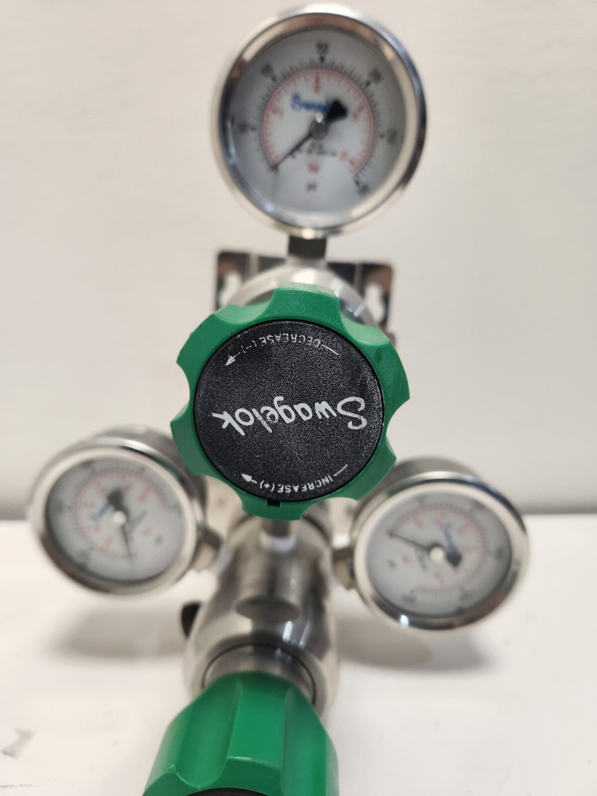 SWAGELOK KCM Series Gas Cylinder Changeover Regulator KCM1GJL412AD0G14