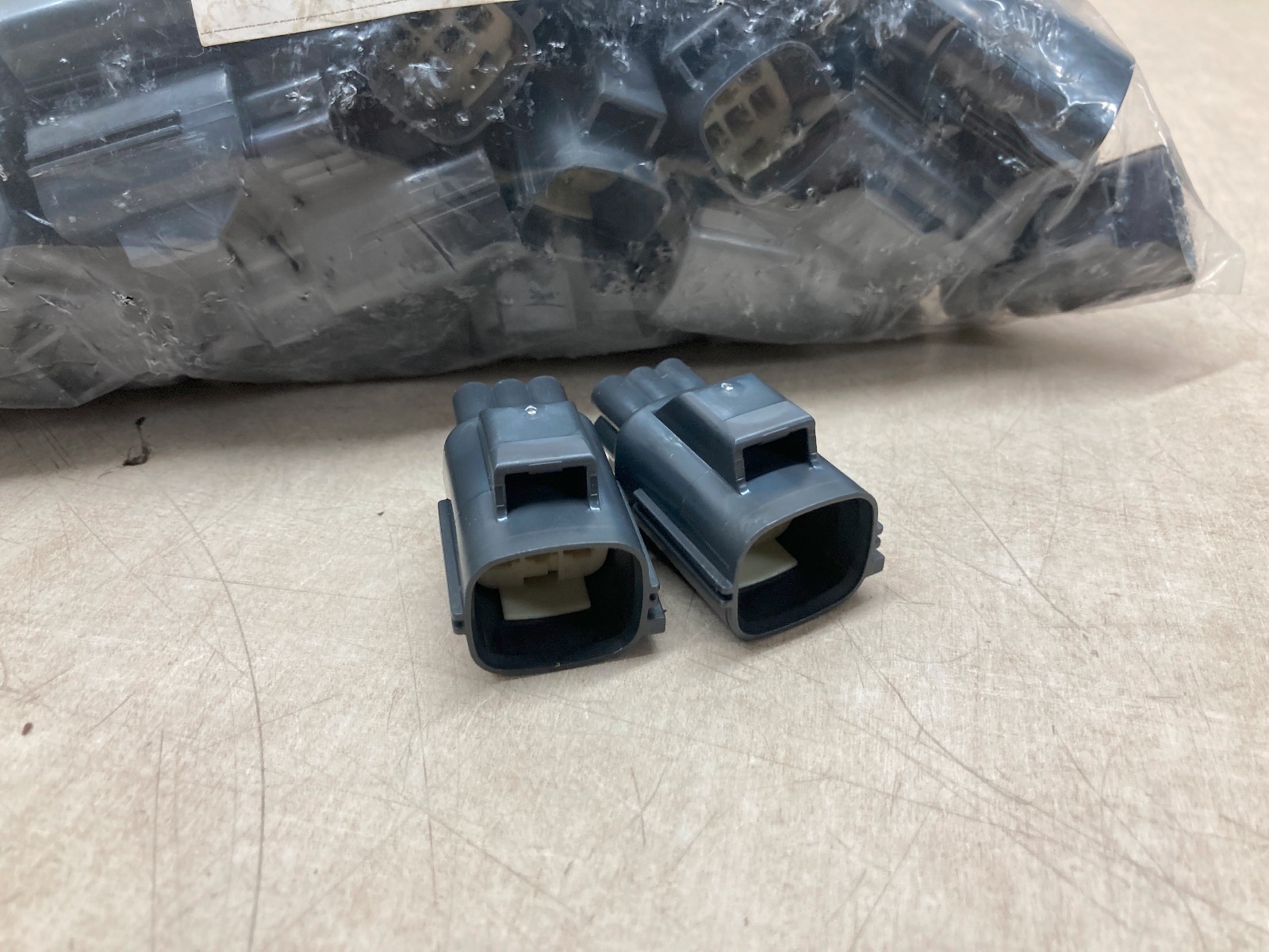 Lot of 95+ YAZAKI YSE 7282-5553-10 PI-1 1.5 System Sealed Male Plug