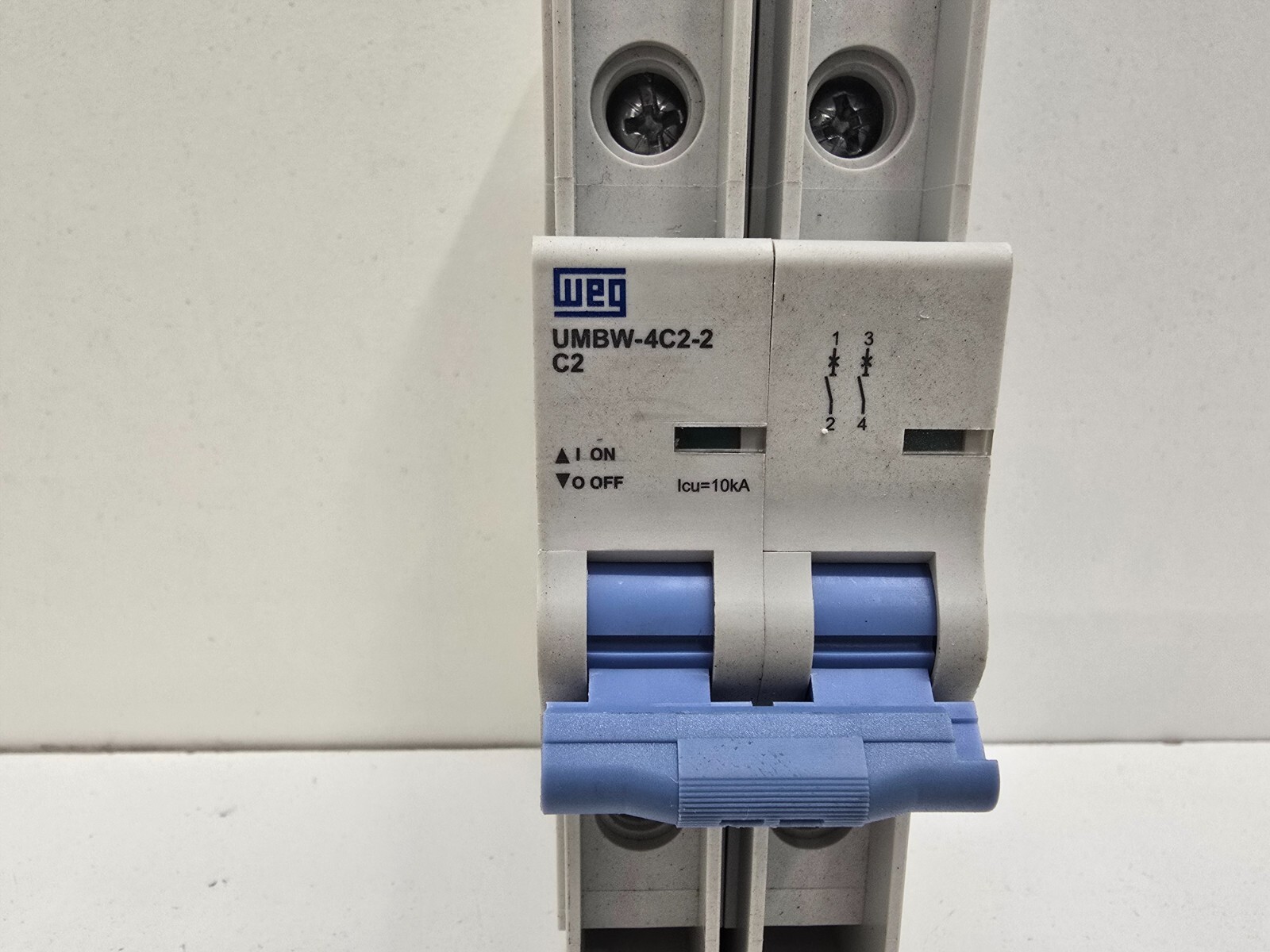 GOOD USED! WEG 2-POLE CIRCUIT BREAKER UMBW-4C2-2