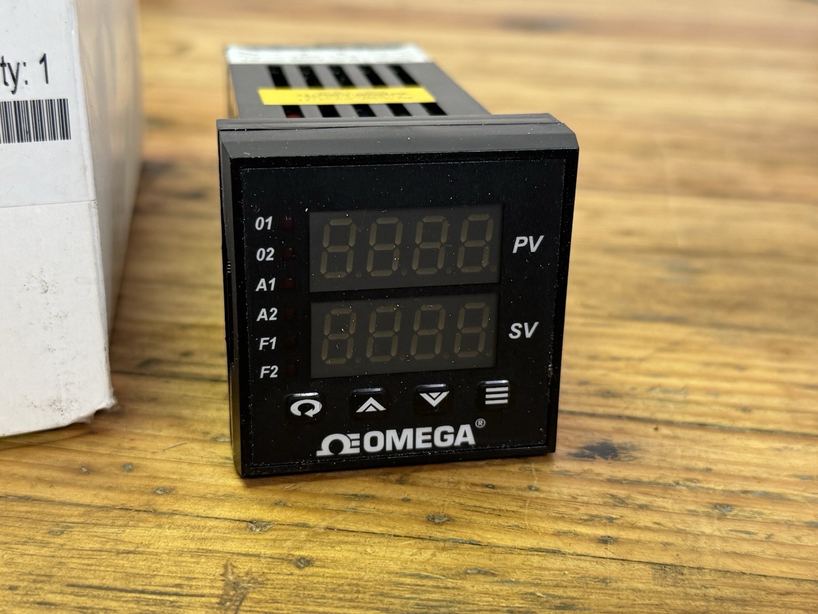 NEW OMEGA ENGINEERING CN8202-F1-R2-AL1-LV / CN8202F1R2AL1LV Ramp & Soak Control