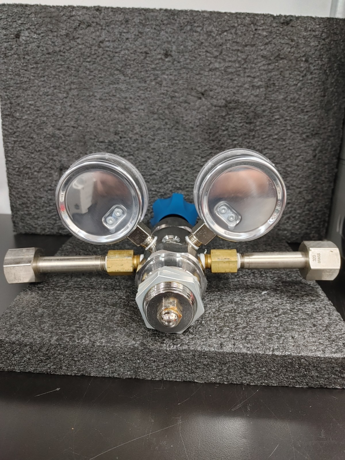 MATHESON High Purity Regulator with Pressure Gauges