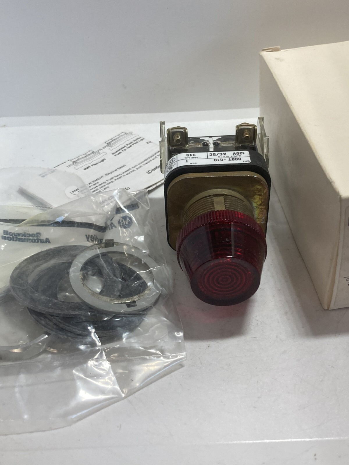 ALLEN BRADLEY 800T-Q10R PILOT LIGHT RED 120V FULL VOLTAGE SERIES T NIB