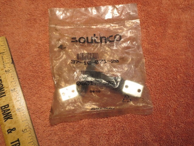 Southco 37-10-071-20 T Handle, Draw Latch Rubber Handle