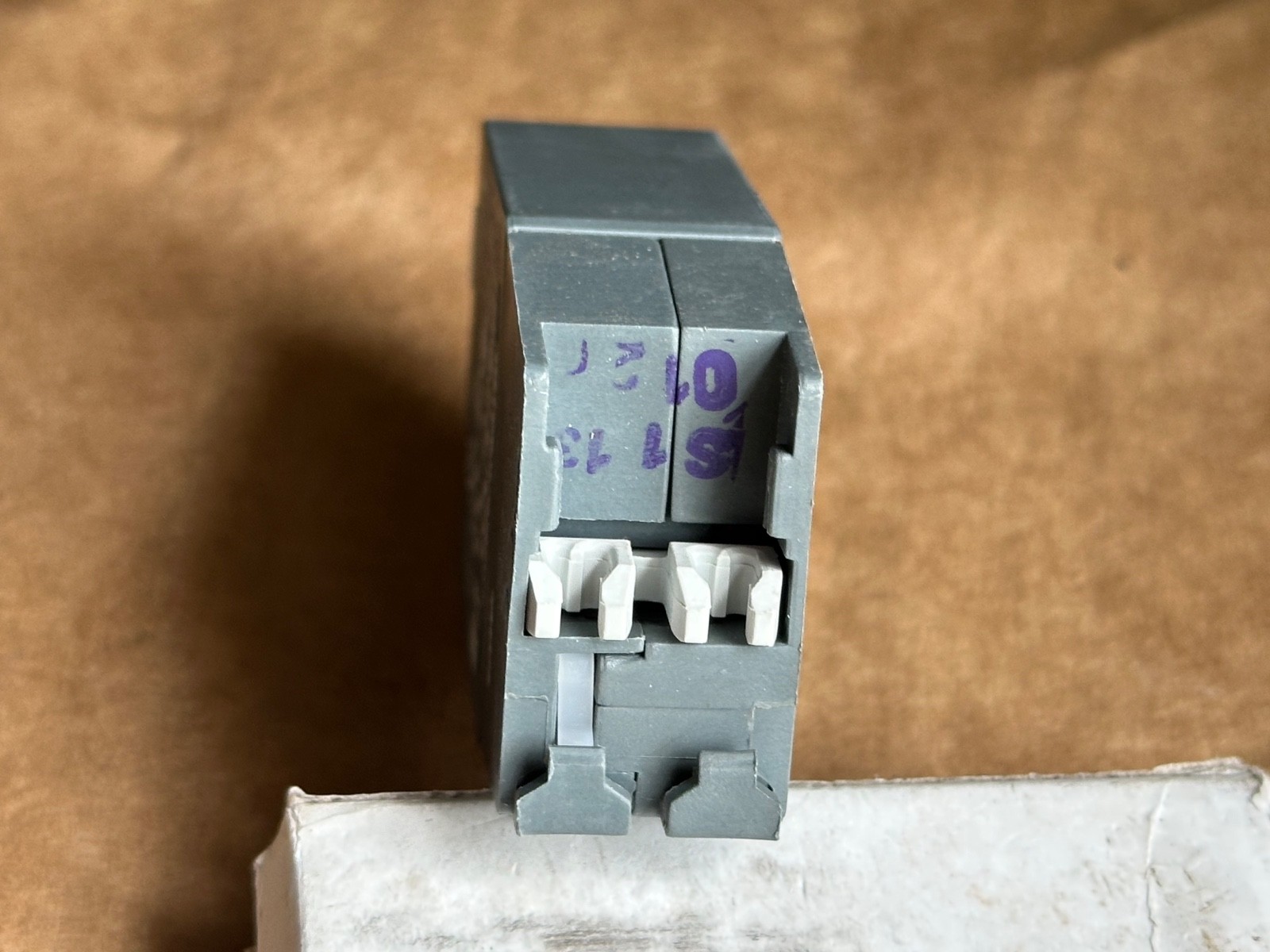 ABB WA4-13 Mechanical Latch 1SBN040100R1013 100-250V 50/60hz
