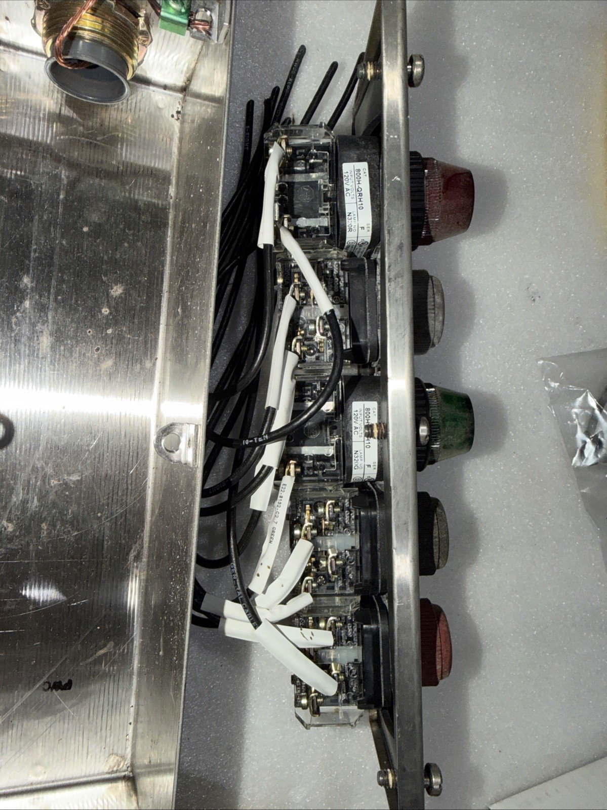 Allen Bradley 800H-5HZ4R Push Button Enclosure Fiberglass Switches NEMA 13 OEM