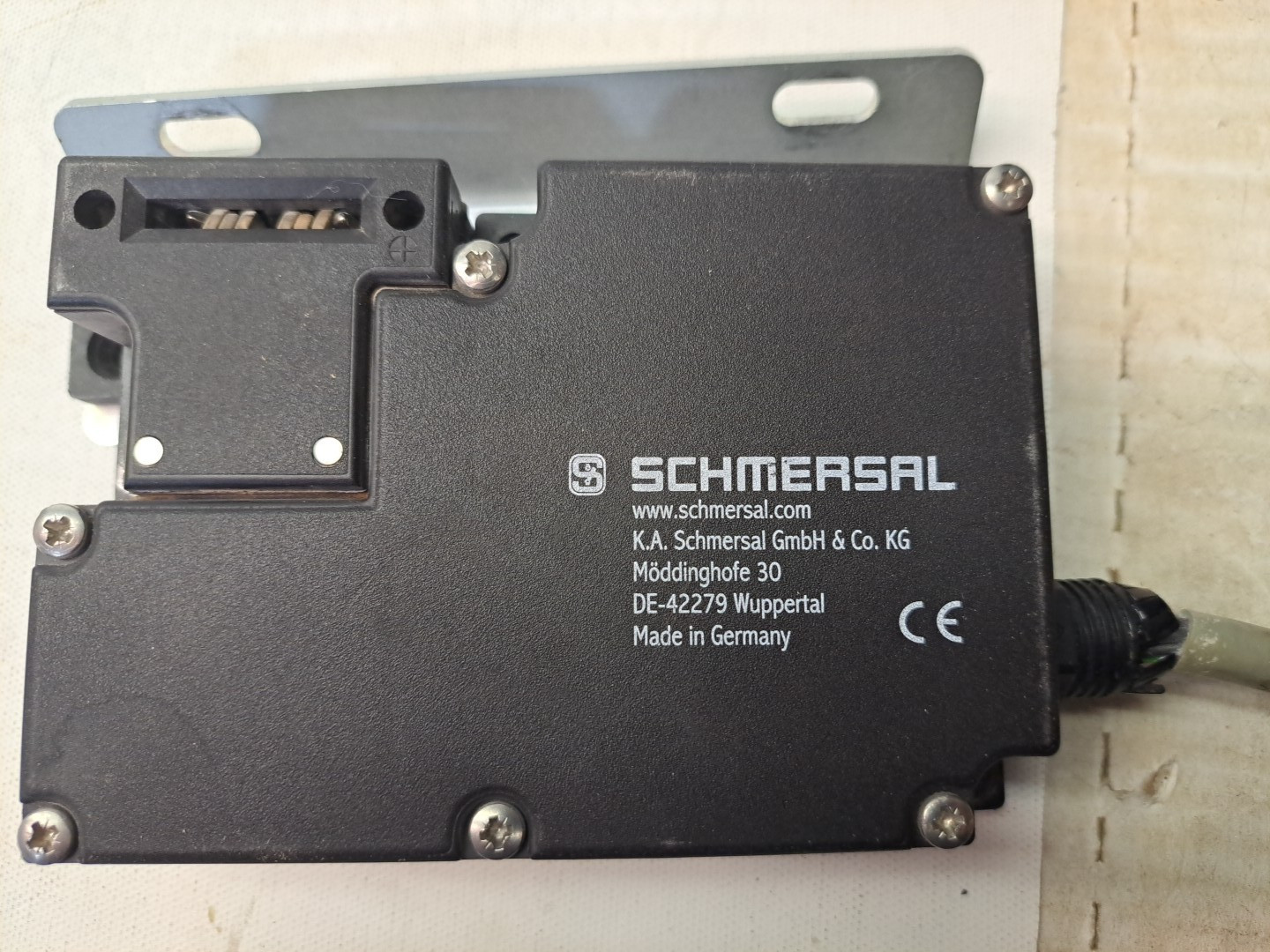 Schmersal AZM 161CC-12/12RK-024 solenoid interlock switch USED