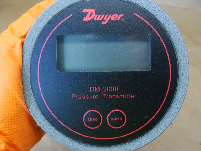DWYER PRESSURE TRANSMITTER DM2000 MODEL DM-2013-LCD RANGE: .5-0-.5″WC 10PSIG MAX