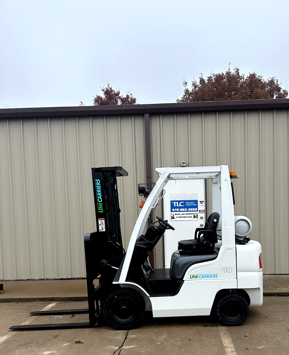 2015 Unicarriers Propane Forklift 4000 lb Triple 187″ with Sideshift – 2835 hrs