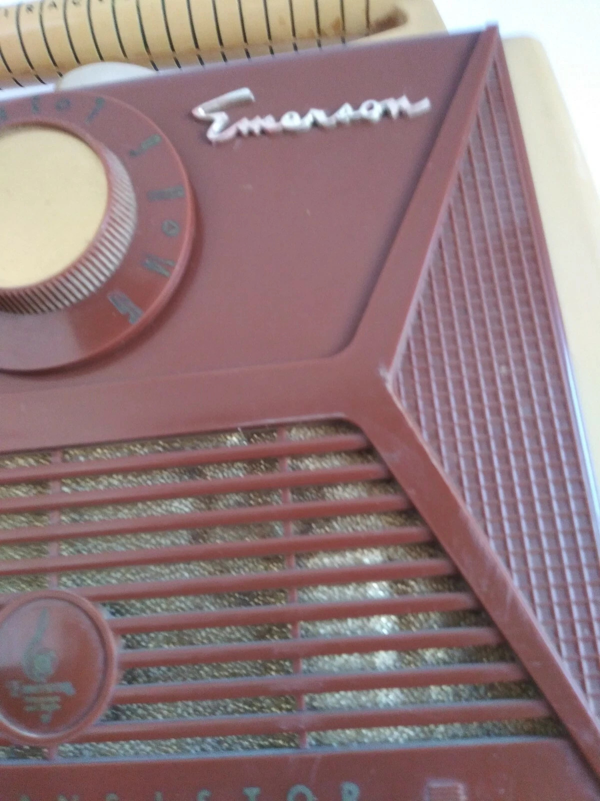 EMERSON 868 Broadcast Receiver Portable 9V Plastic 4″ Loudspeaker Vintage Radio