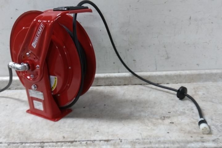 Reelcraft L 70075 123 3A 120VAC 75 Ft L Spring Retraction Extension Cord Reel