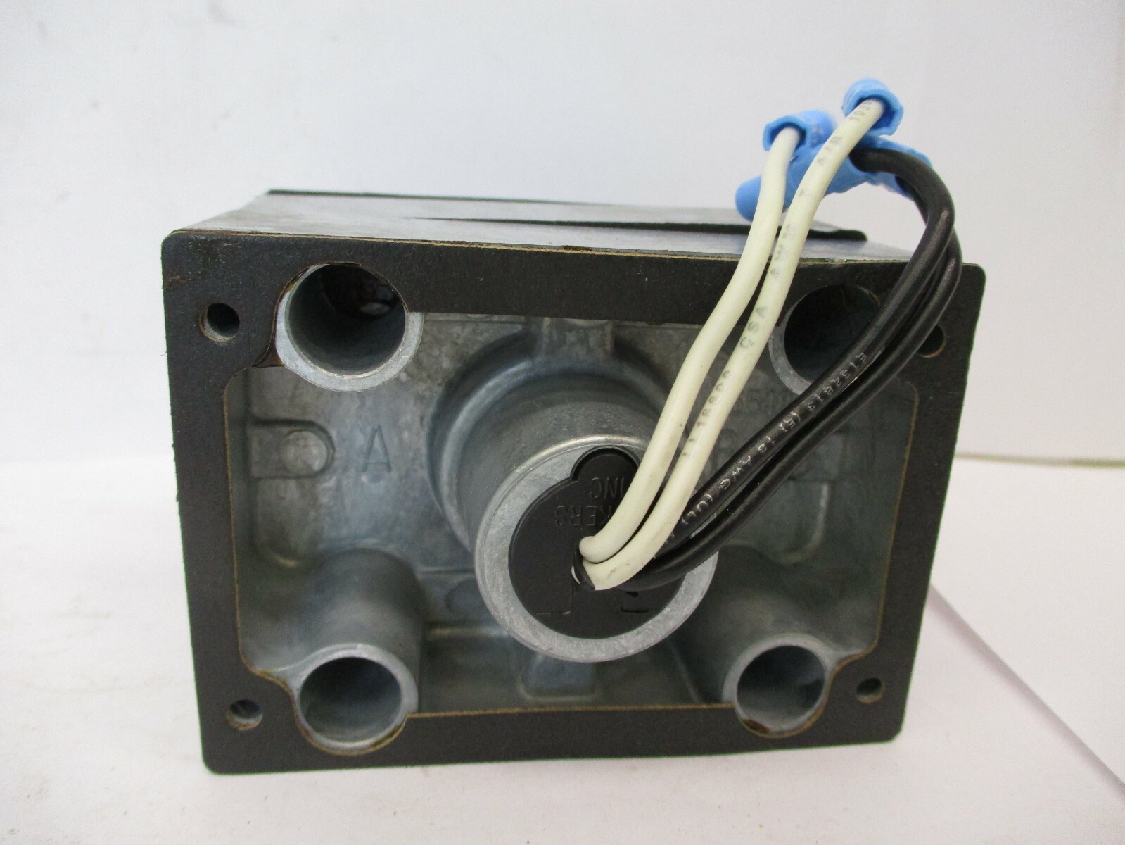 New Open Box Vickers Pilot Valve 942066 FS4 Receptacle Kit A2231MO