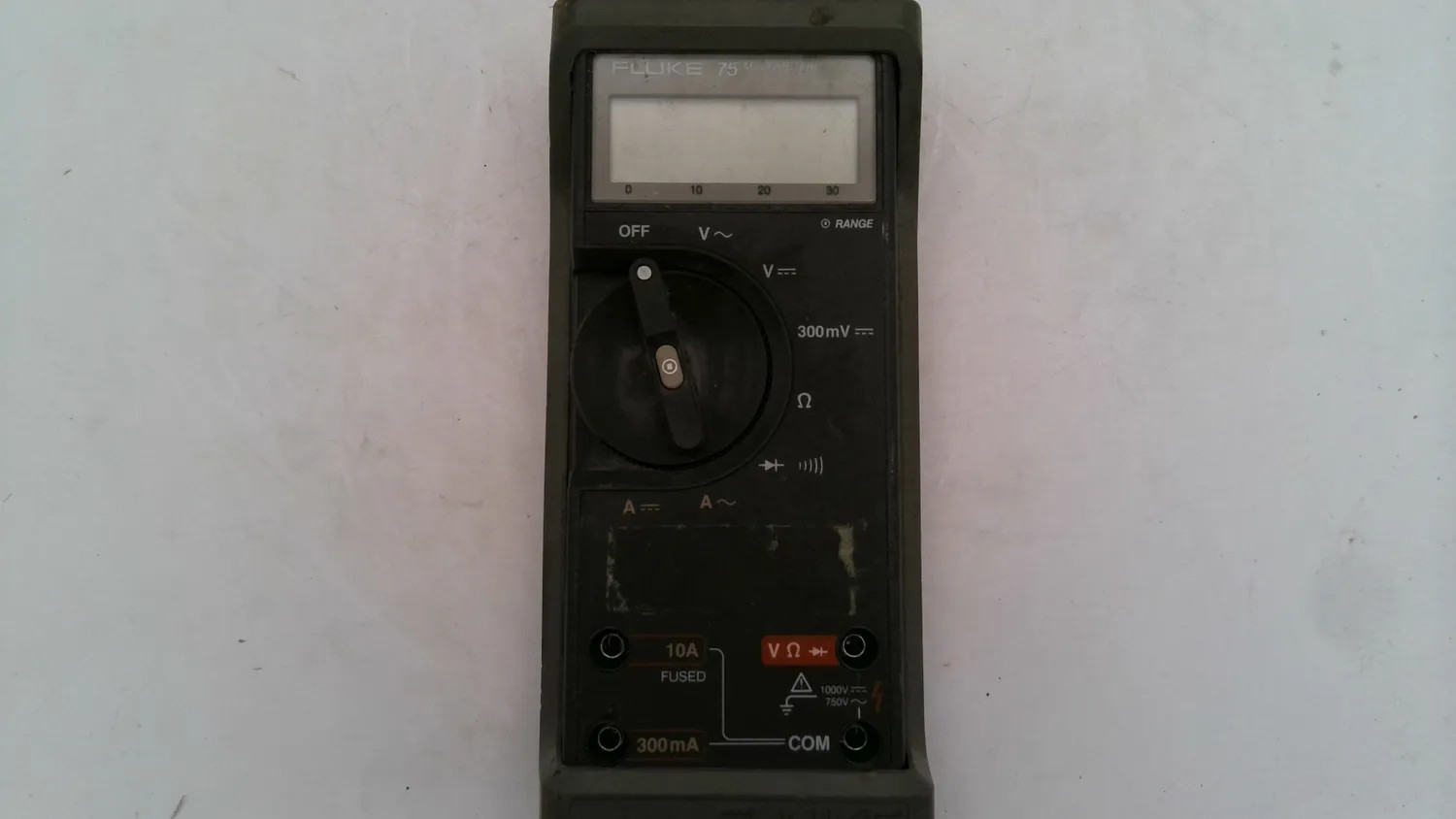 FLUKE 75 DIGITAL MULTIMETER HANDHELD VOLT OHM AMP TEST METER