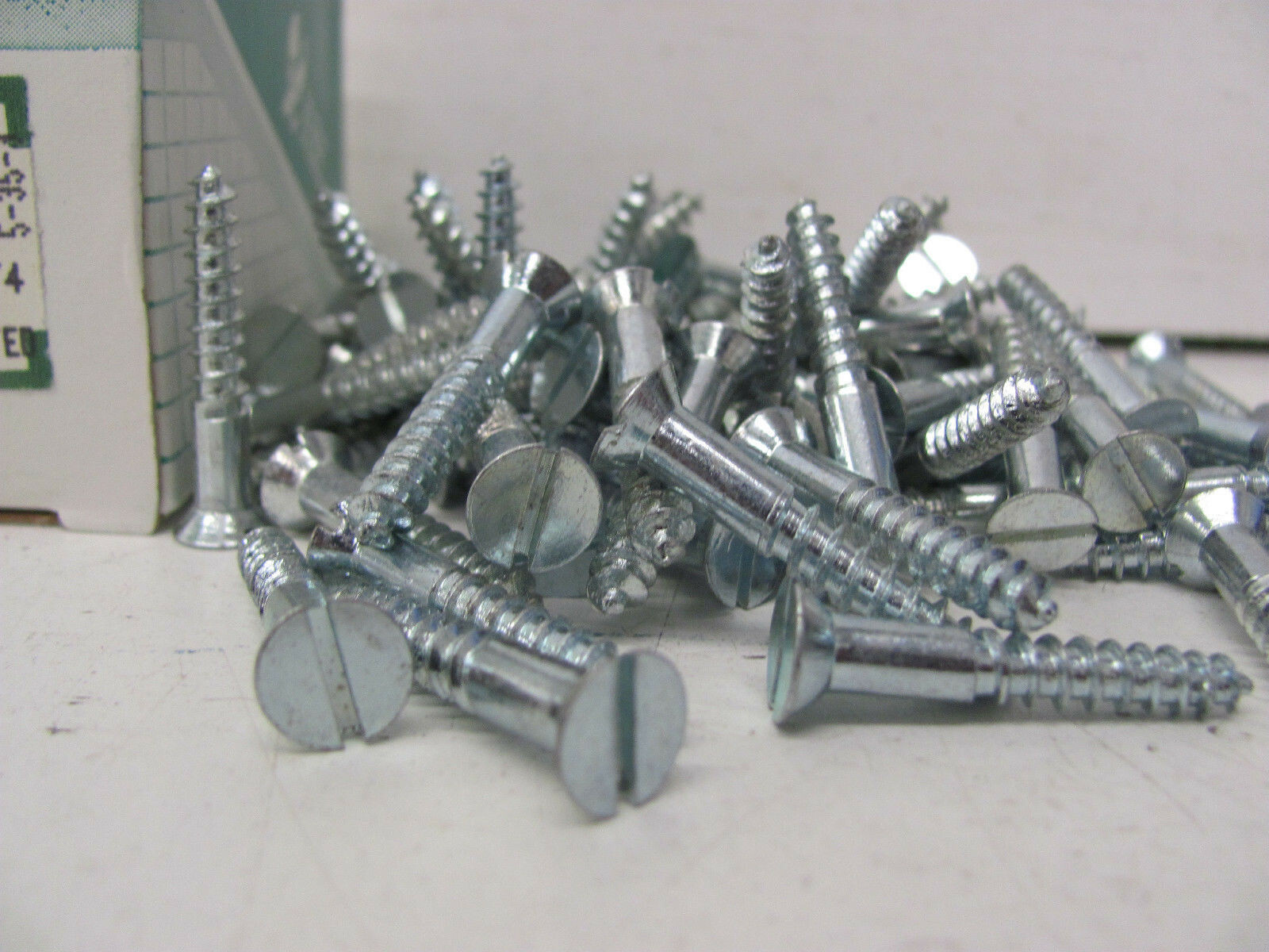 BOX OF 100 FLAT HEAD WOOD SCREWS 10 X 1-1/4″ 5-35-3 091 NEW(OTHER)