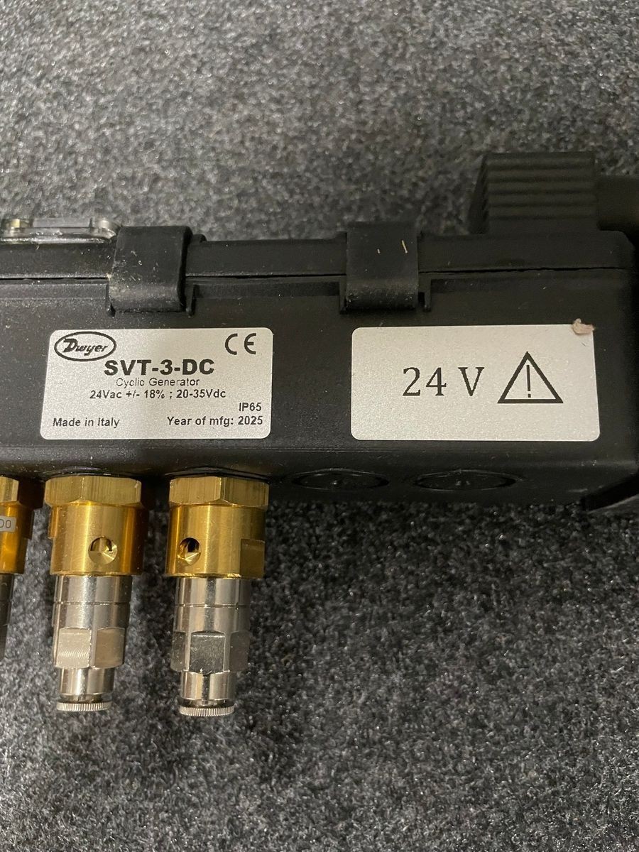 DWYER Solenoid Valve Enclosure with Timer, 24 VDC, 3 Valves 24V SVT-3-DC