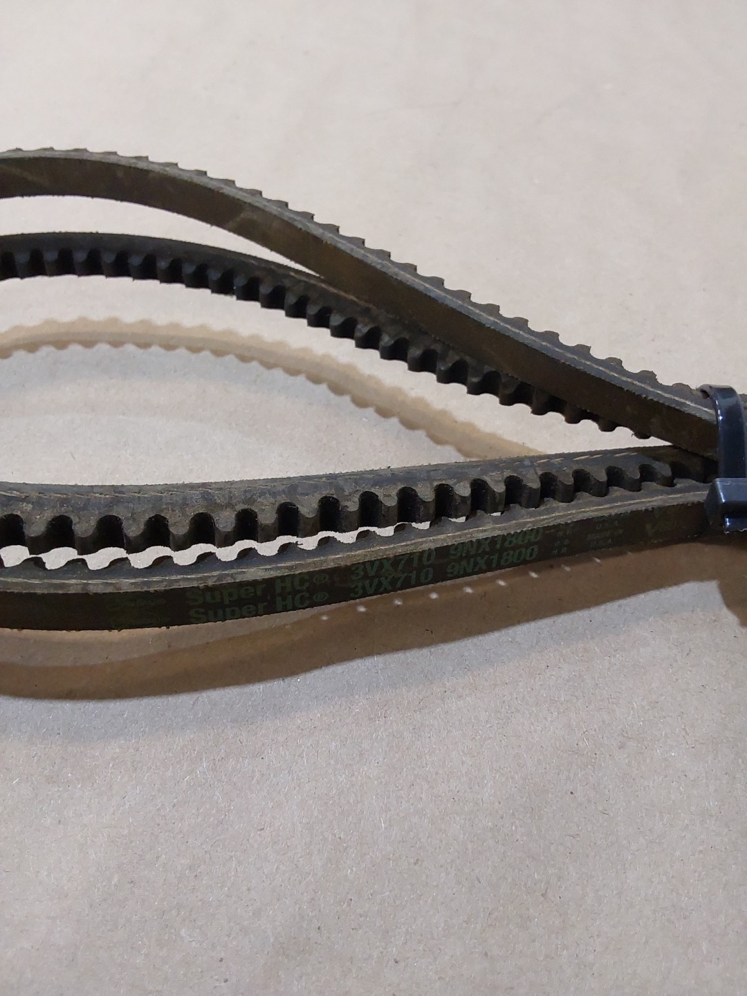 GATES Super HC 3VX710 Molded Notch V-Belt