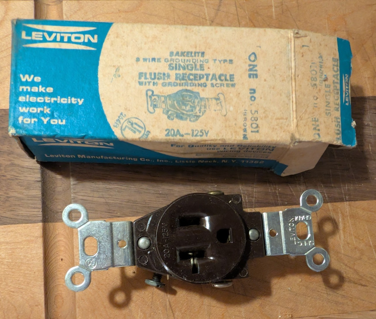 Leviton 5801 Brown Bakelite Single Flush Receptacle 20A 125V NOS—Original Box