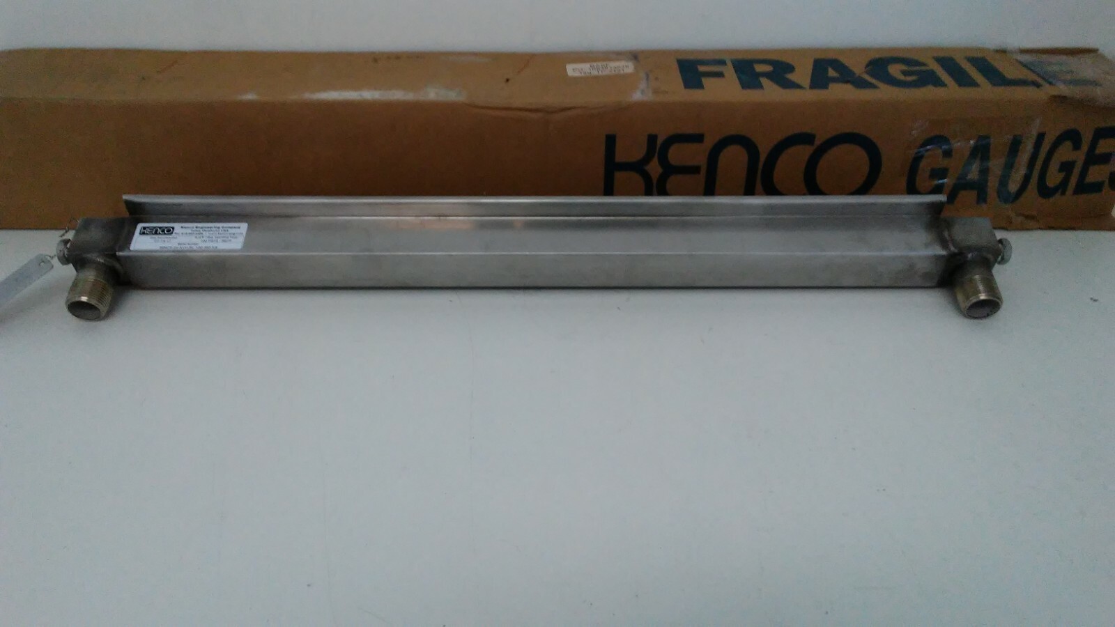 NIB! KENCO 100-PSIG 0-22″ AMBIENT FLOW METER GAUGE 88M75-24-AVH-RL-100-350-NS