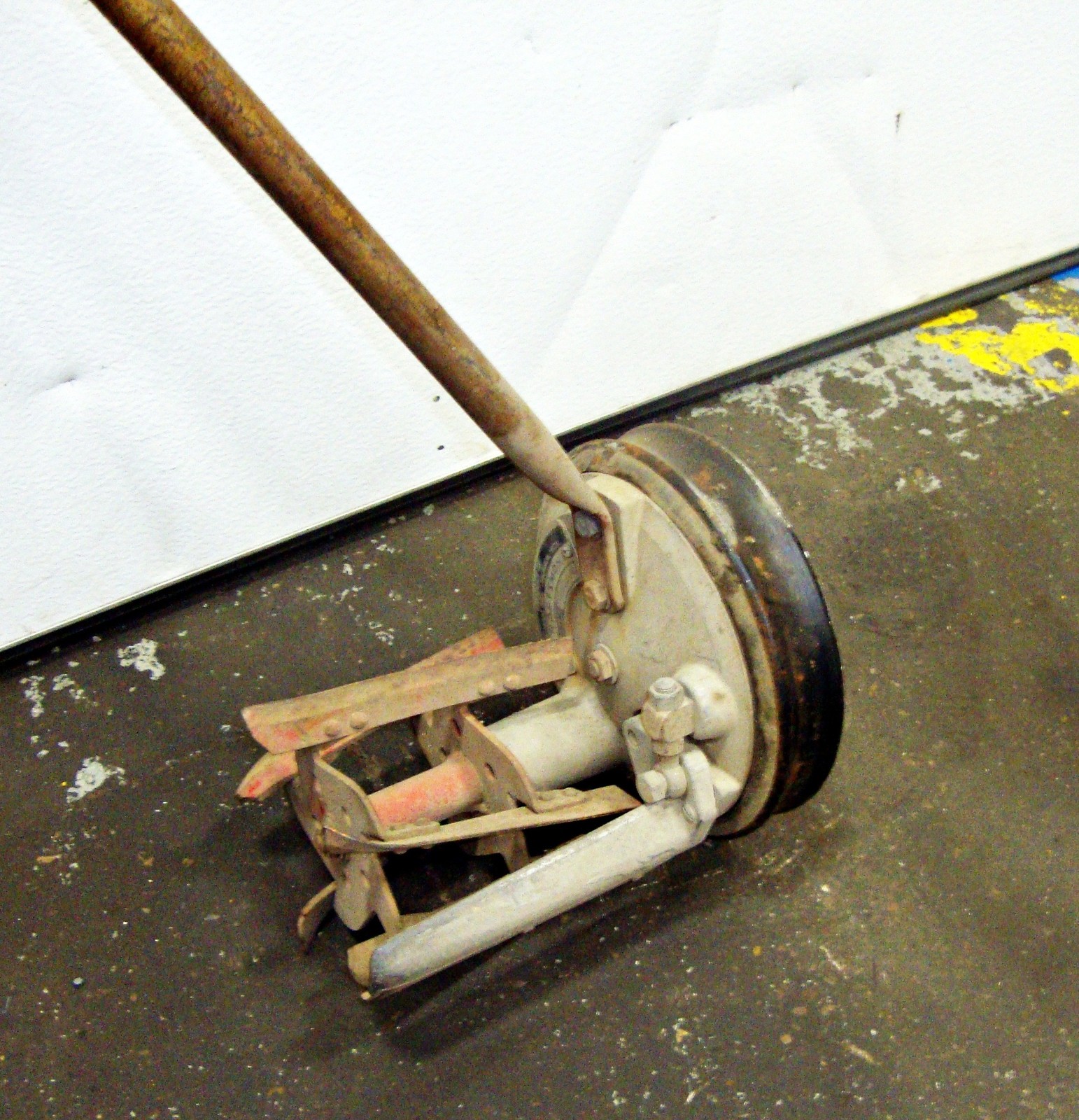 #SLS1H77 Craftsman Old Edger 123.81741 (Side Walk Edger) 16705LR