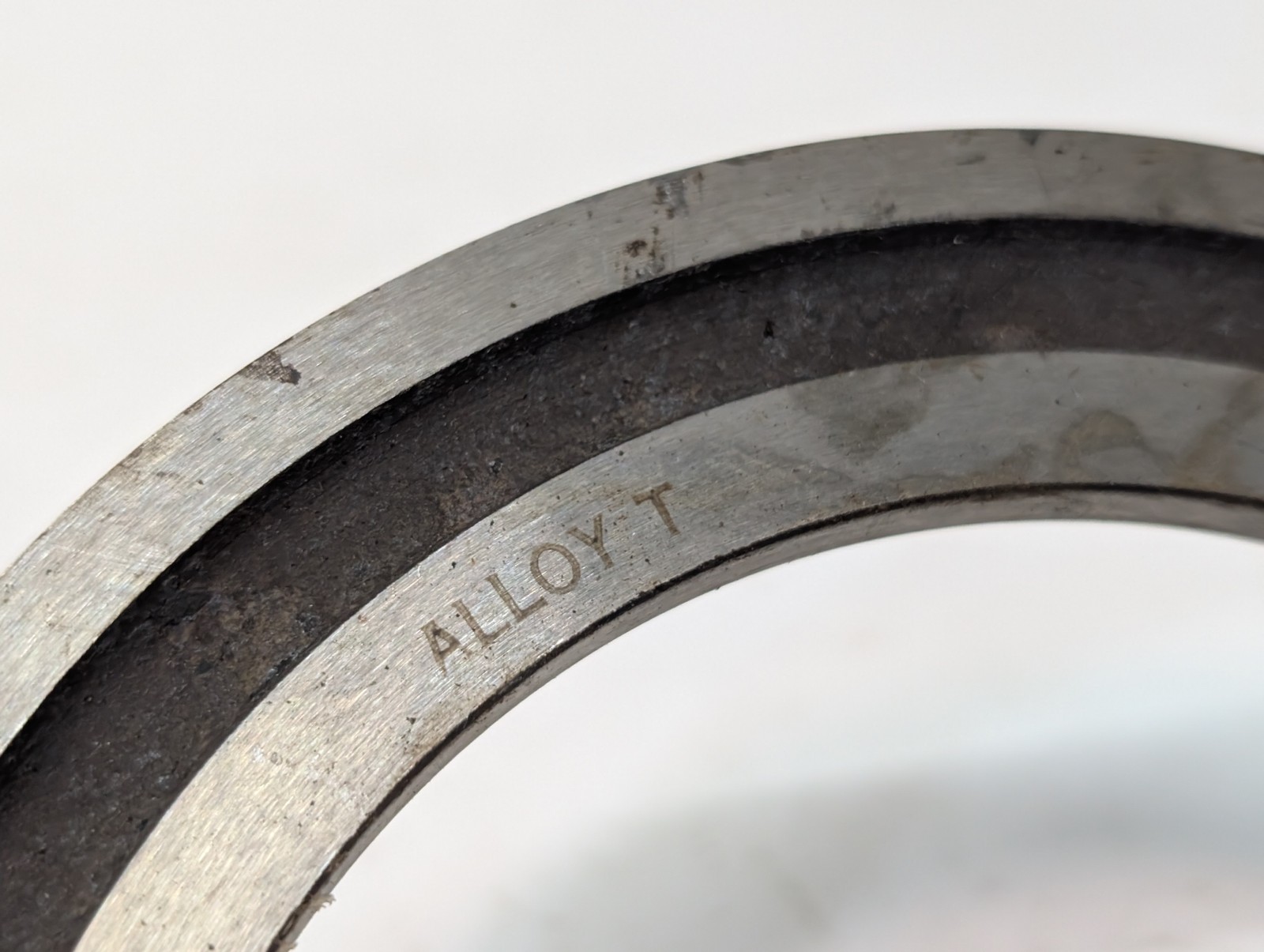 Lot of 3 Alloy T 767 split metal seal rings 6-3/4in OD 4.75in ID industrial