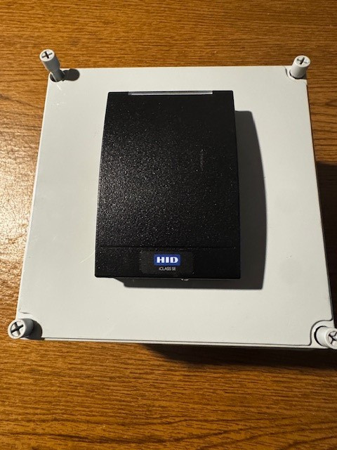 Sure-Fi Portable Power Enclosure, Adapter, HID iClass SE R40 With OSDP