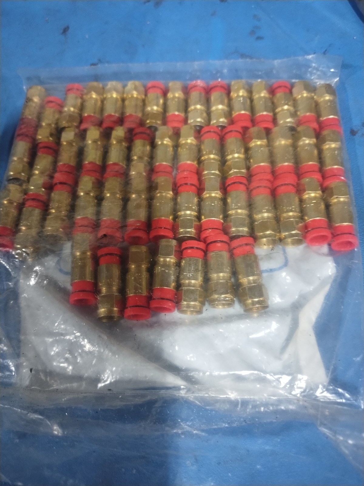 BELDEN SNS1P6U Qty 50 Lot CONNECTOR SNAP AND SEAL SERIES 6.