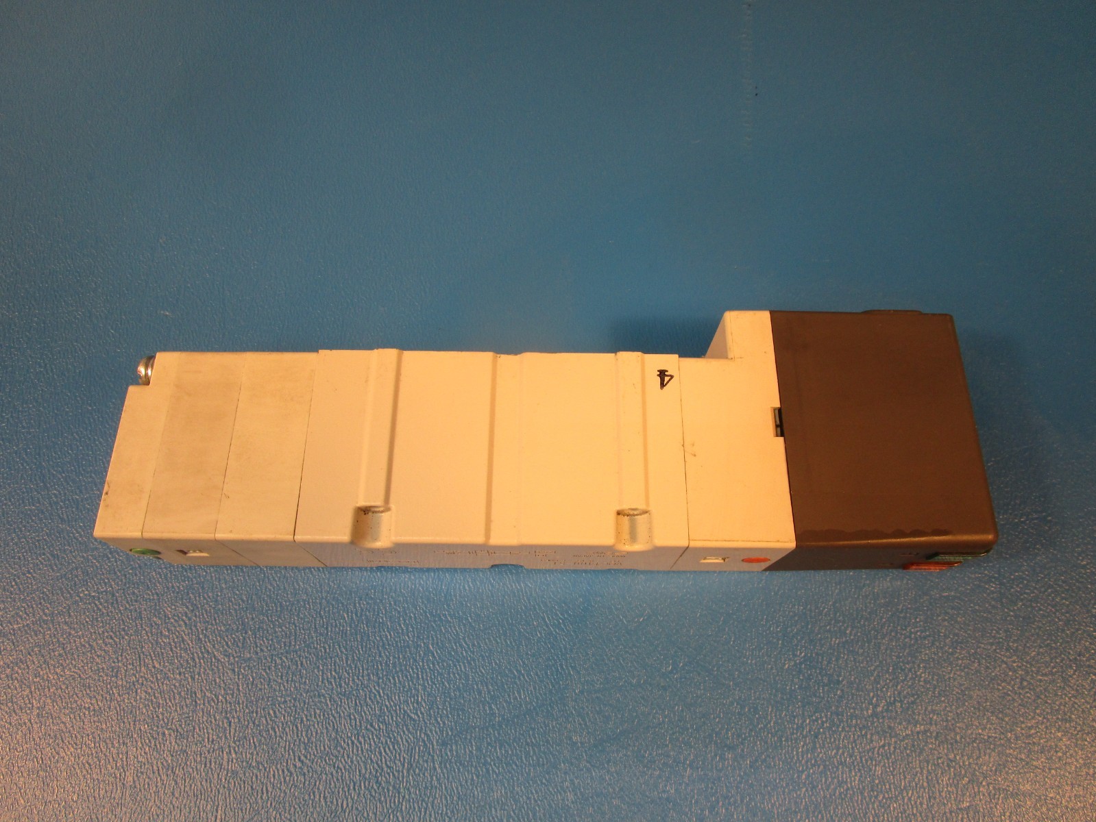 USED SMC VQC4400-51, 5 Port Solenoid Valve, Plug-in, 24 VDC