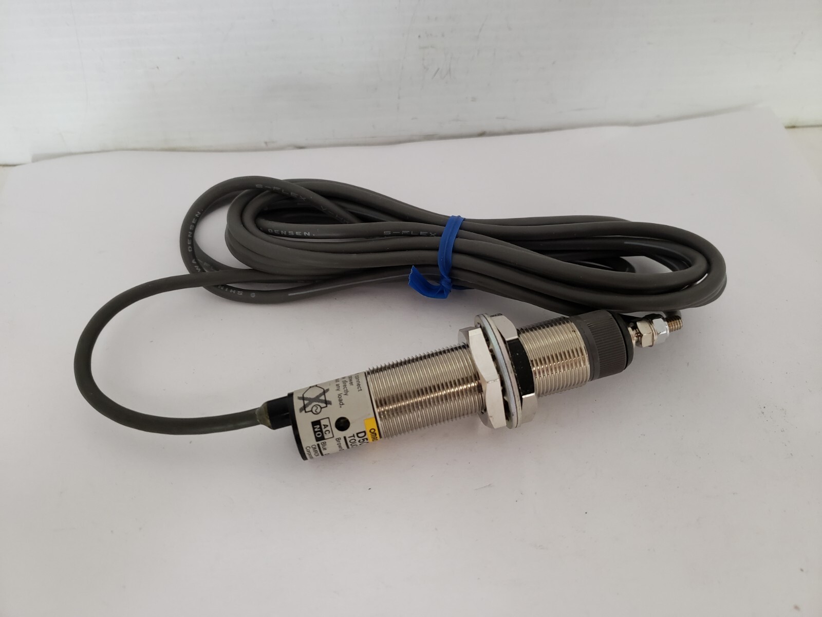 OMRON D5C-1AA0 TOUCH LIMIT SWITCH 45-264VAC 50/60HZ LED INDICATOR 200MA NNB