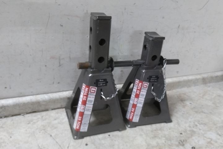 Gray 25TF Stands 2 Pk 25 Ton Load Cap 20 In Max Extended Height Jack Stand