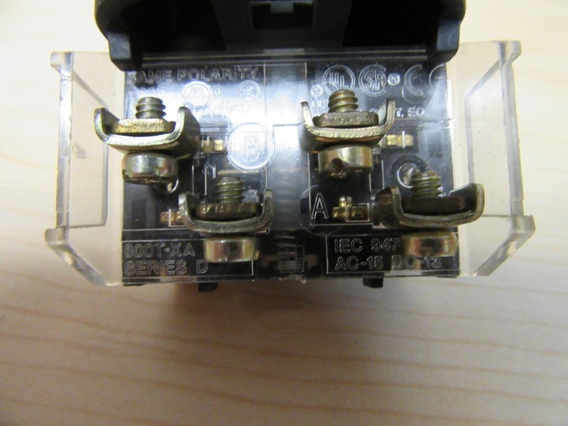 Allen Bradley 800T-QB24G Push Button Green