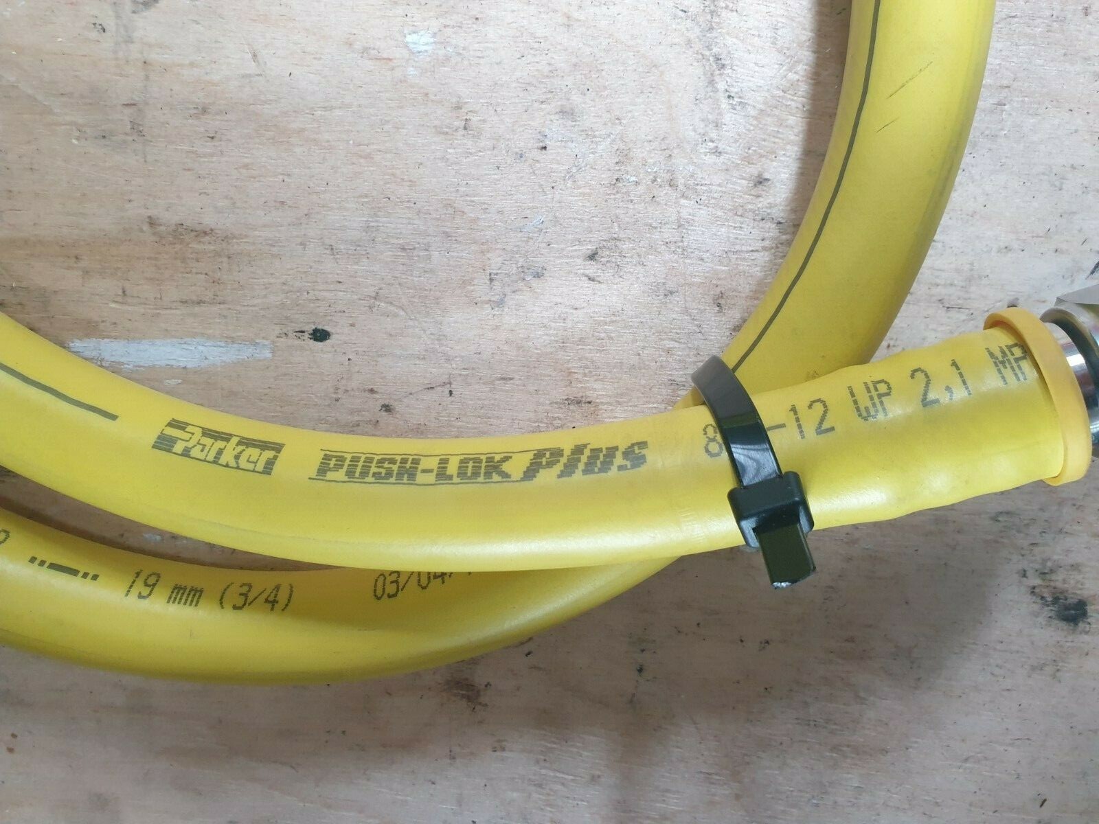 PARKER 801-12 YELLOW PUSH-LOK PLUS 300PSI PNEUMATIC HOSE 1500MM W/ STAINLESS FIT