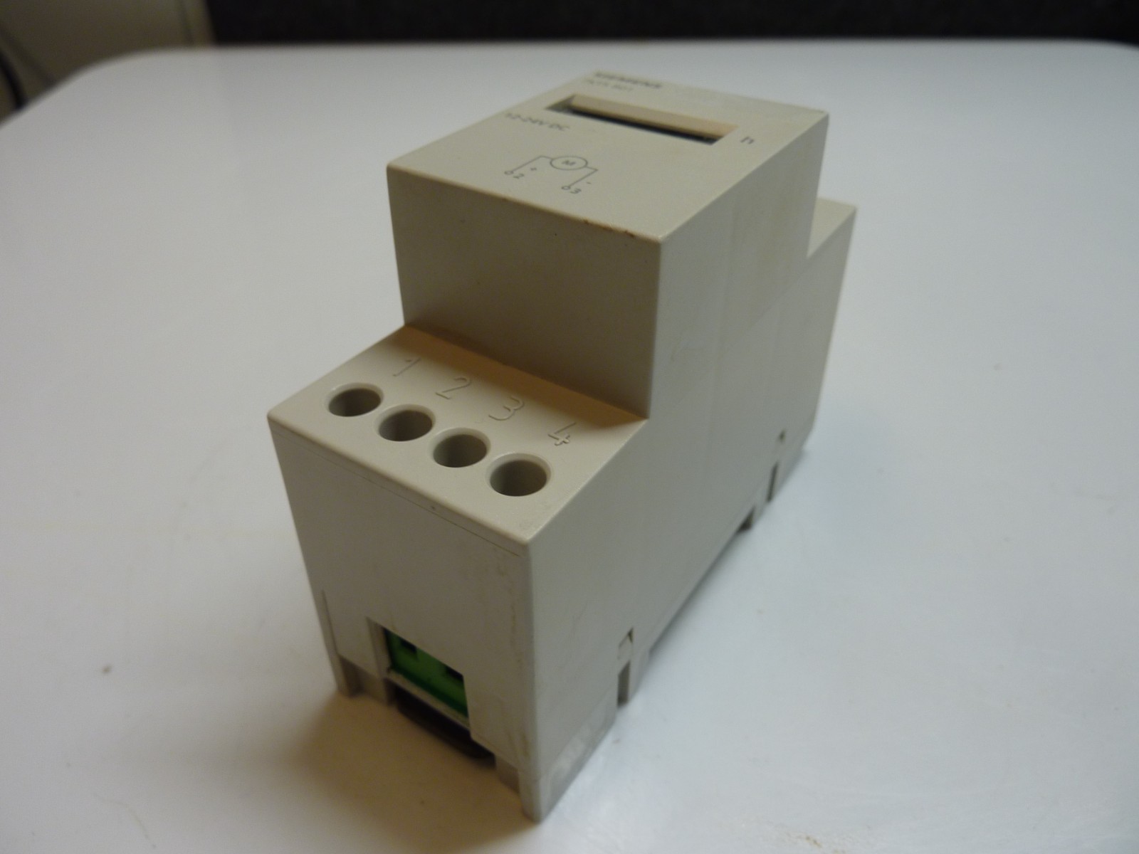 SIEMENS 7KT5 801 TIME COUNTER 12-24VDC (31950)