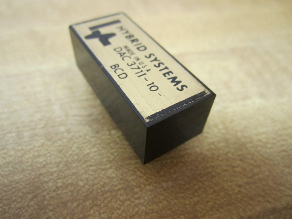 Hybrid Systems DAC 3711-10-BCD